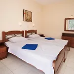 Gabriel Villa *
