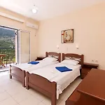 Gabriel Villa *